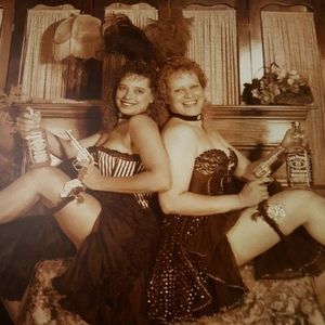 Meet your Posher, Dee